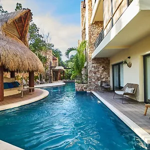 Apartment Premium Condo With Private Terrace And Pool View